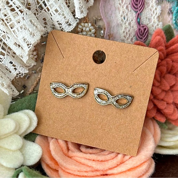 Fashion Jewelry - 💖 5/$25 | NEW! Retro Cat Eye Blingy Stud Earrings